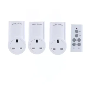 Customized Logo Multi Function UK Plug Socket Smart Home RF433.92mhz Remote Control Socket Power Three Pieces Socket Set