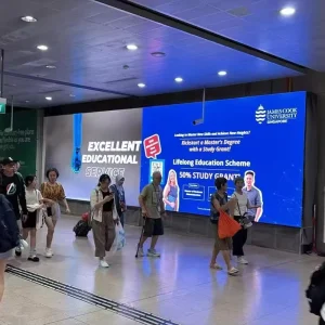 Premium Ultra Thin Indoor Small Pitch Full Color LED Display 800cd Brightness Sunlight Readable Discovery II for Hotel Lobby